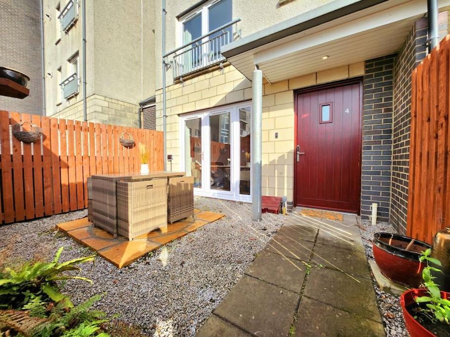 Modern 5 Bedroom Townhouse With Free Parking Glasgow Extérieur photo